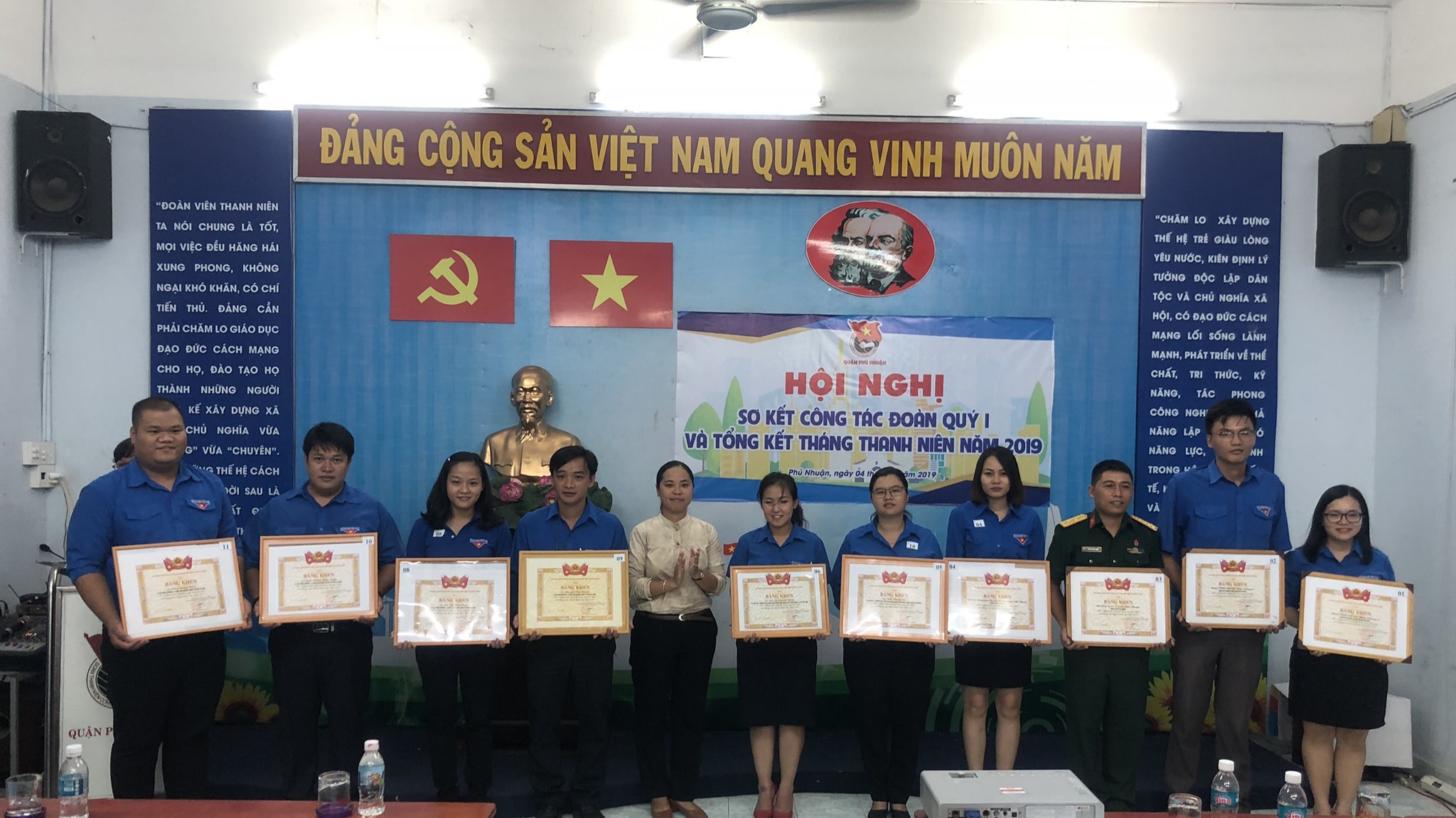 Chi đoàn Trung tâm TDTT vinh dự đón nhận bằng khen của Trung ương Đoàn TNCS HỒ CHÍ MINH