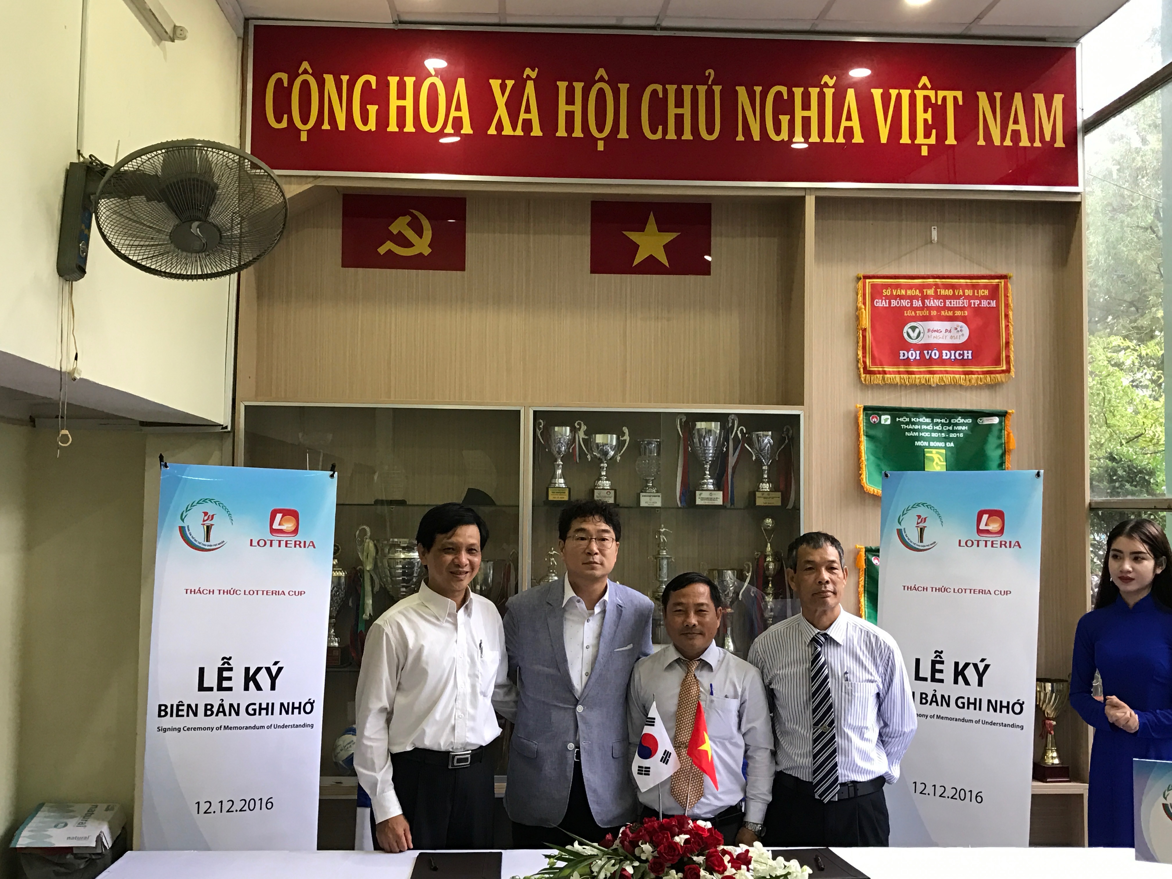 Lotteria tài trợ 50.000 USD cải tạo sân bóng Phú Nhuận