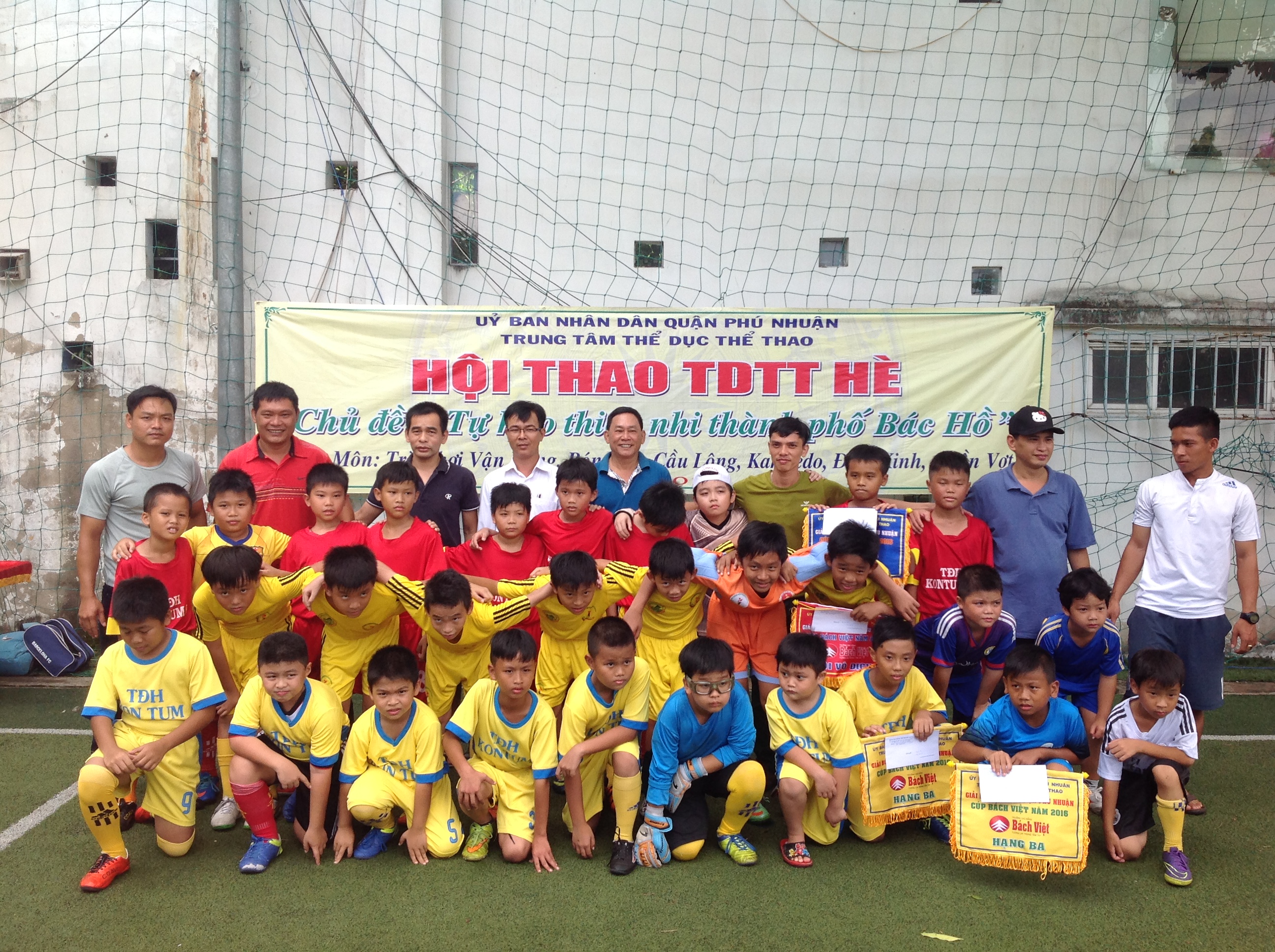 Đội bóng đá U10 phường 5 đăng quang ngôi vô địch giải hè 2016