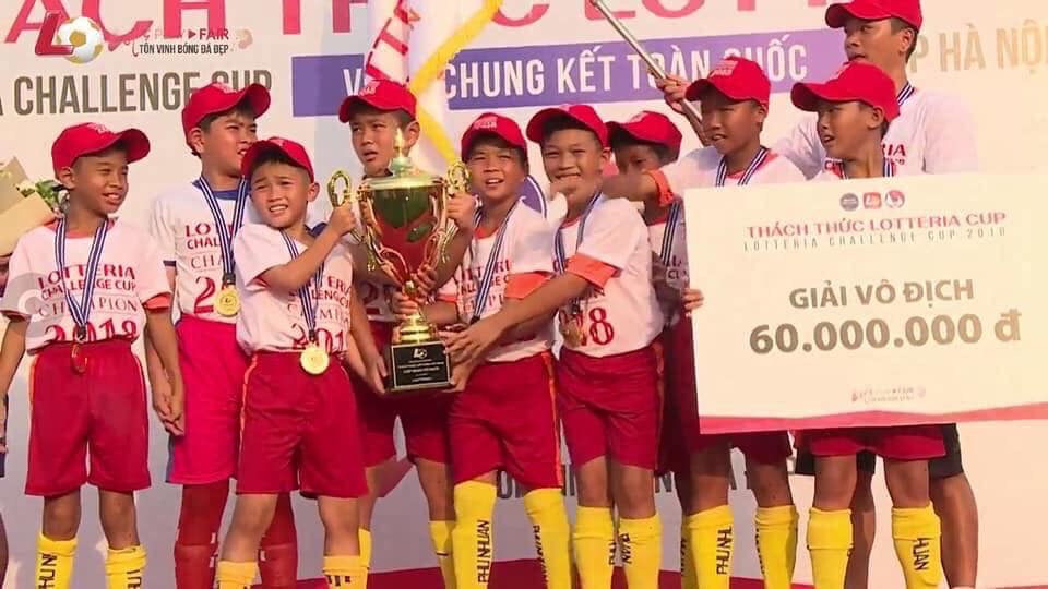 Đội bóng Kid Star Phú Nhuận - Hồ Chí Minh xuất sắc vô địch 