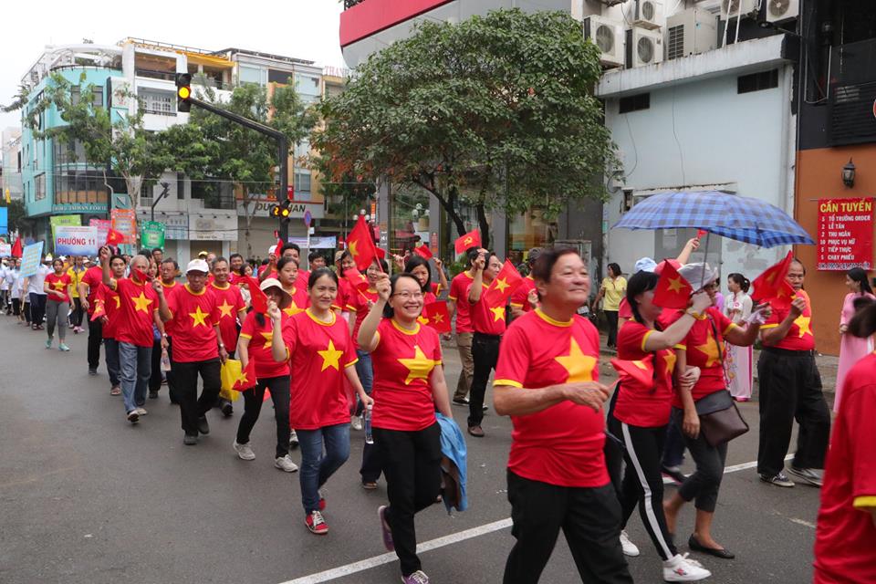 Sôi động Cuộc đi bộ “Đồng hành Vì người nghèo” gây quỹ xã hội Q. Phú Nhuận năm 2017